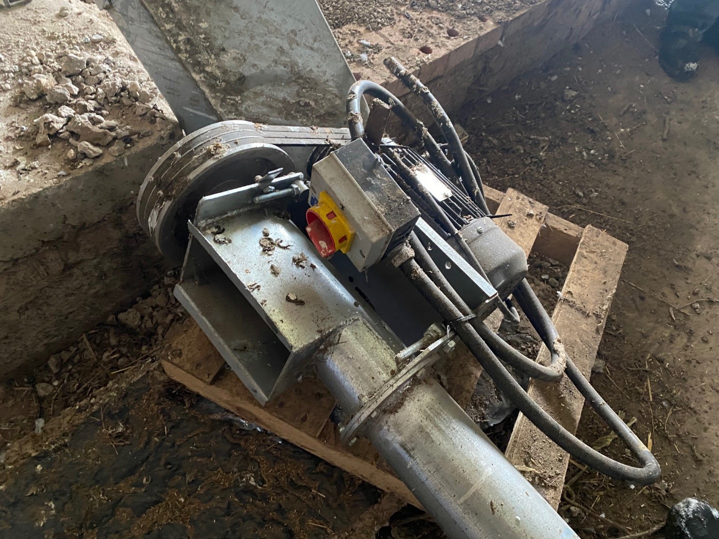 Lot 320 6″ Grain Auger 25ft Long with Electric Motor Area Mid Lothian Border Livestock